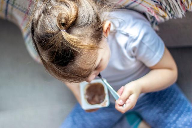 "Il y a seulement 3g de chocolat” : ce dessert apprécié des enfants comme des adultes serait une vraie arnaque selon deux experts !