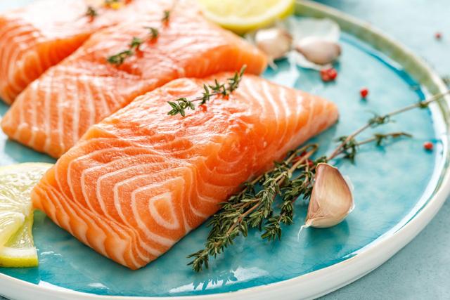 Les poissons gras sont-ils à bannir de notre alimentation quand on a du cholestérol ? Voici la réponse