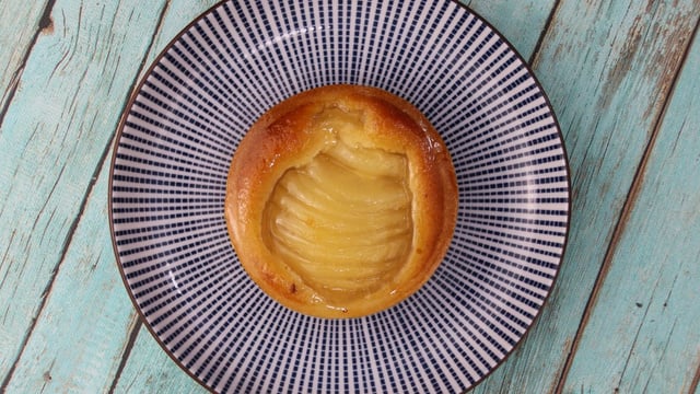 “Une petite recette bijou” : Norbert Tarayre montre comment faire une tarte aux poires irrésistible !