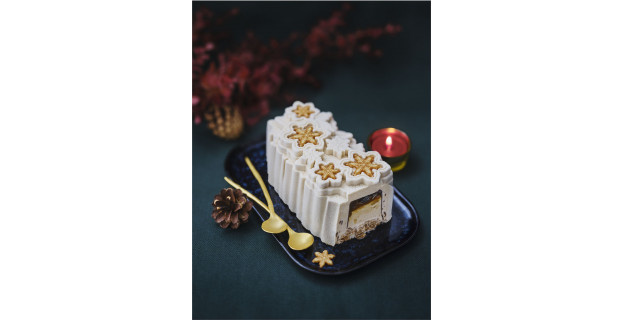 Bûche à la stracciatella et aux poires caramélisées. Nina Metayer