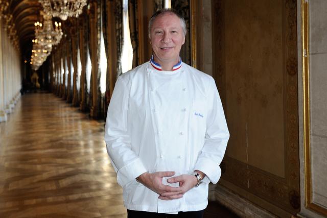 “Leurs assiettes nous font voyager” : le chef 3 étoiles Eric Frechon dévoile ses adresses préférées à Paris pour se régaler