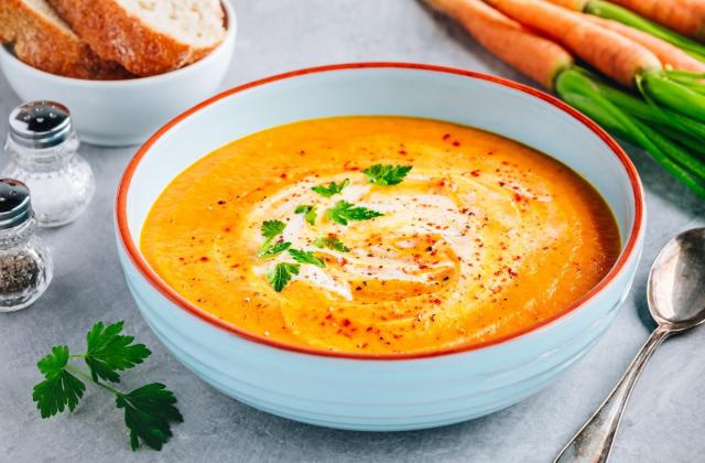 Velouté de carottes, gingembre et clémentines. Adobestock