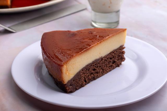 Comment faire un chocoflan, ce gâteau à la fois flan et gâteau au chocolat ?