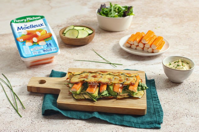 Pour profiter encore de l’été, testez ce wrap original aux courgettes, houmous et surimi !