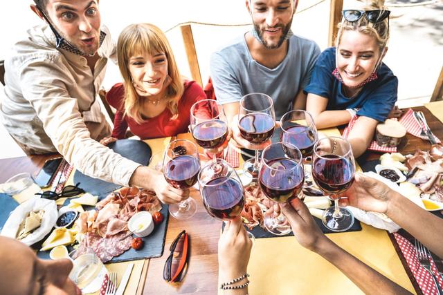 Pourquoi on boit du beaujolais nouveau même quand on n’aime pas ça ?