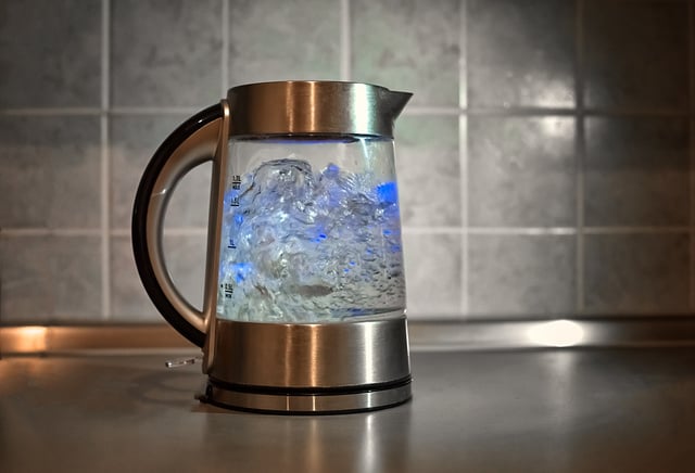 Rappel produit chez Carrefour : ne l'utilisez plus, cette bouilloire électrique présente un risque d'électrocution