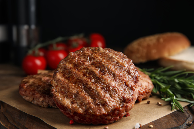 Un steak haché équivalent à 4 kg de légumes ? Que vaut vraiment Féroce, vu dans Qui veut être mon associé