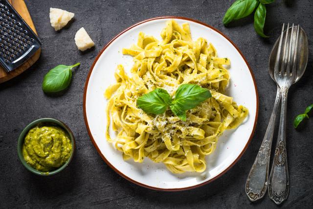 Tagliatelles au pesto. Adobestock