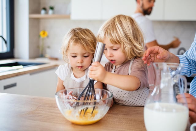 Nina Métayer dévoile ses astuces pour cuisiner avec les enfants (garanti sans coupures, ni brûlures !)