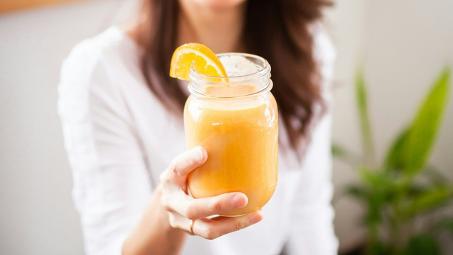 Faites le plein de vitamines chaque matin avec l’extracteur de jus Amzchef à moins de 80 euros sur Cdiscount