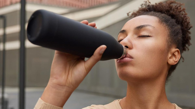 Amazon : passez l’été bien hydraté avec cette gourde isotherme Mont-Clair à -40%