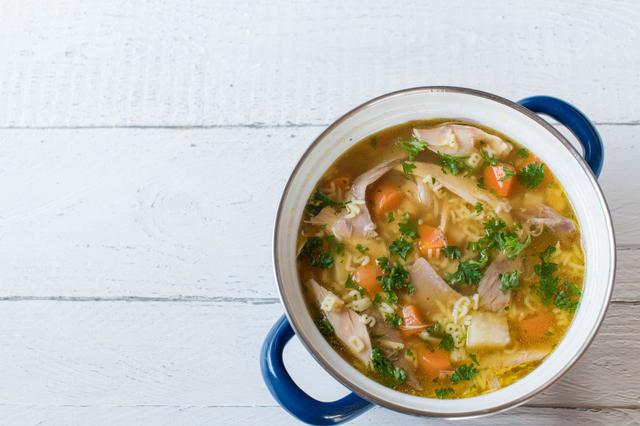 Poule au pot : notre recette de ce plat familial réconfortant à savourer tout l’hiver