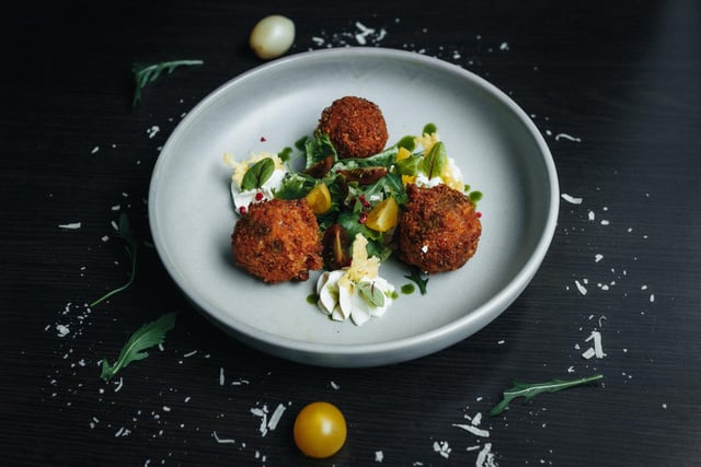 Salué par le Michelin, "Meilleur restaurant végétarien du monde” en 2020 : cet établissement lyonnais va pourtant fermer ses portes fin août !