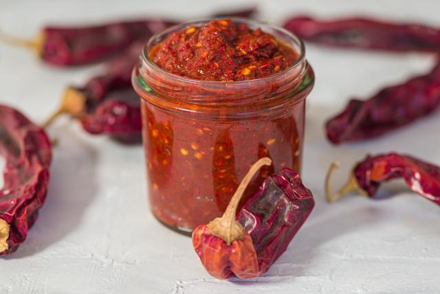 Norbert Tarayre dévoile sa recette pour faire facilement sa propre harissa maison