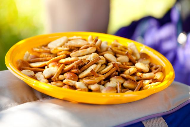 Rappel produit : ces biscuits apéritifs de plusieurs marques ne doivent pas être consommés !