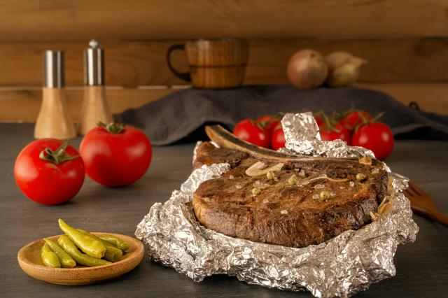 Laissez reposer la viande avant de la couper. Adobestock