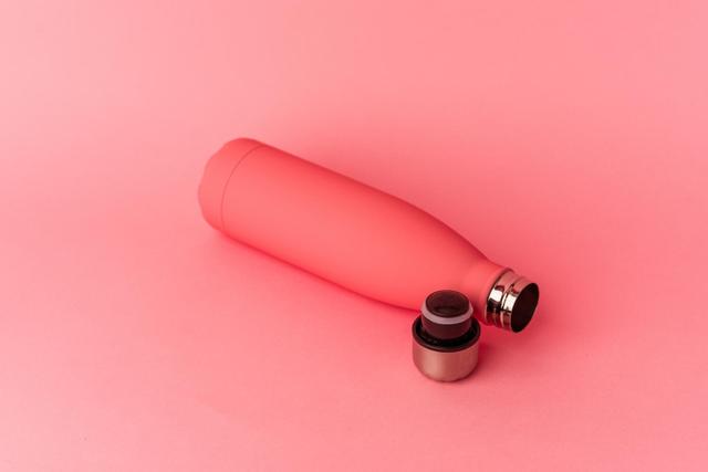Votre gourde a besoin d’un nettoyage ? Voici une méthode simple et rapide pour un résultat parfait !