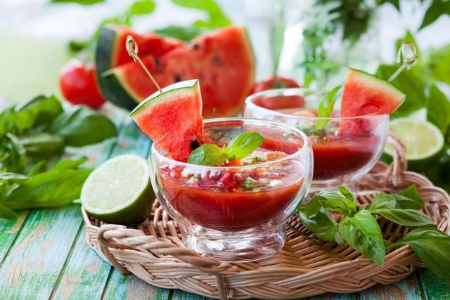 Gaspacho : nos recettes de soupes froides qui changent de la tomate !