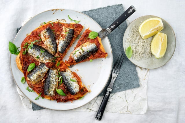 Une diététicienne partage sa recette de tarte à la tomate “délicieuse et riche en oméga 3 grâce aux sardines” !