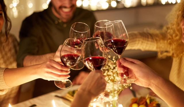 Comment choisir le bon vin pour les fêtes ? Les conseils (vraiment utiles) d’un pro