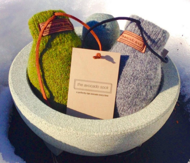 Cette chaussette magique fait mûrir les avocats en un clin d’œil