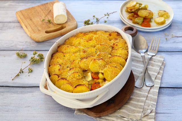 Gratin aux pommes de terre, poireaux et carottes. Silvia Santucci