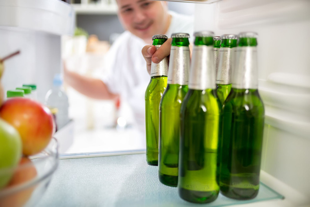 Une bière se garde-t-elle au réfrigérateur ? Adobestock