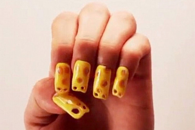 La manucure qui vous fait des ongles façon fromage