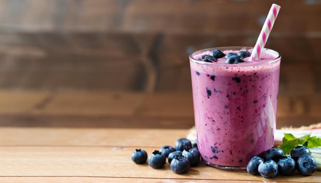 Mixer de la banane avec des myrtilles, est-ce vraiment à éviter pour la santé ? L'avis d'une experte