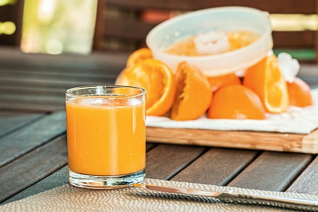 Ce médecin nutritionniste rétablit la vérité sur la quantité de sucre dans vos jus d'orange industriels