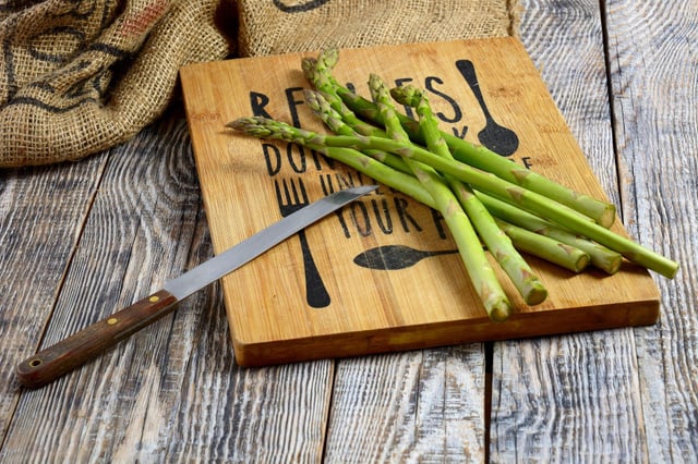 Ne jetez plus les queues de vos asperges ! Voici comment en faire un velouté printanier onctueux