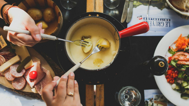 Passez vos meilleures soirées en famille ou entre amis avec cet appareil à fondue en promo chez Amazon (-26%)