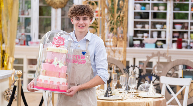 "Si je ne peux pas suivre, j’abandonne le concours" : Timothée gagnant du meilleur Pâtissier se livre sur son parcours entre études et pâtisserie