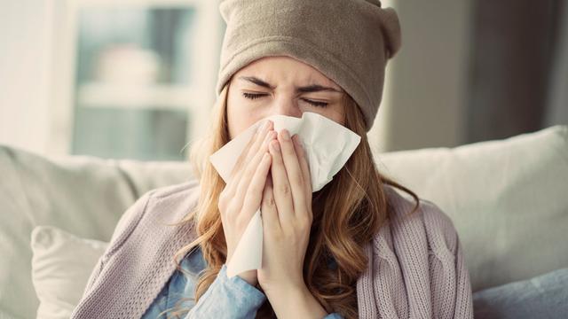 Infusion, miel, thym... Ces recettes de grand-mère soignent-elles vraiment le rhume ?