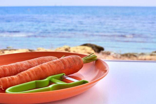 Manger des carottes pour préparer sa peau au soleil ? Une diététicienne explique si c’est vraiment utile