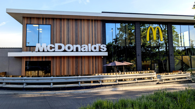 C'est le plus grand McDo de France, mais il est le seul à ne pas servir cet accompagnement culte…
