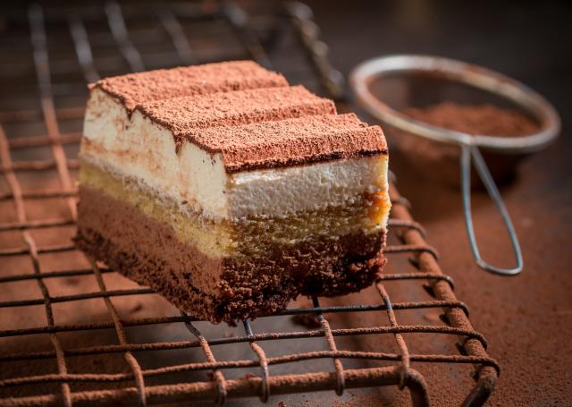 La recette de ce brownie tiramisu complètement décadent va devenir votre dessert préféré cet automne