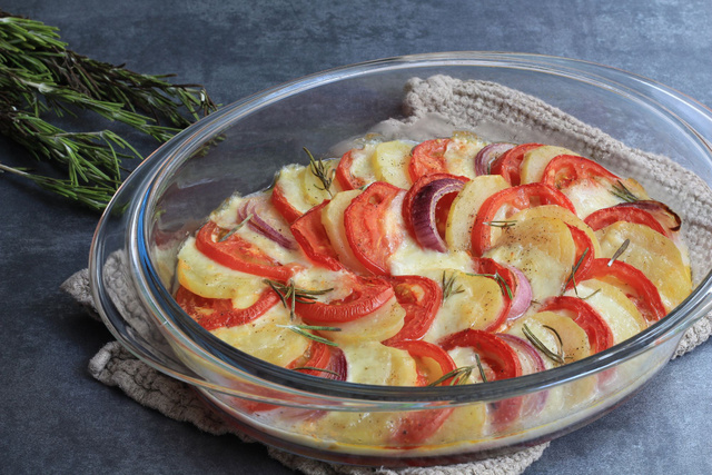 Tian de tomates, mozza et pommes de terre par 750G