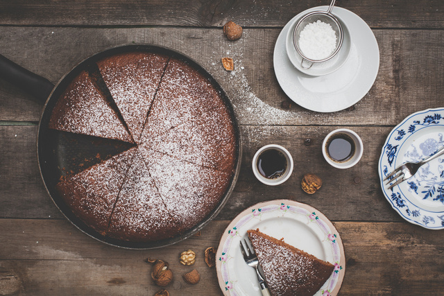 Pas de four, pas de vaisselle : le gâteau au chocolat le plus simple du monde à préparer