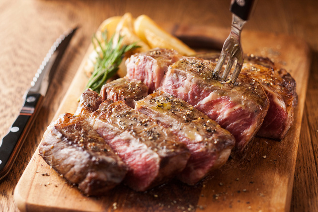 Voici la méthode du MOF Éric Frechon pour réussir la cuisson du bœuf sans se tromper