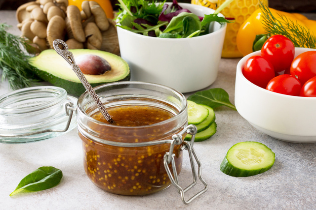 Cette vinaigrette signée du chef Alain Ducasse va métamorphoser vos salades estivales