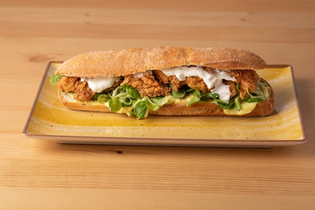 Oubliez la traditionnelle salade César : testez d'urgence cette version sandwich ultra crémeuse