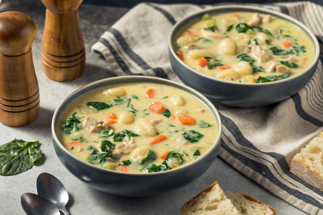 La soupe de gnocchis, le plat qui s’impose comme étant le plus réconfortant et facile à faire de l’hiver