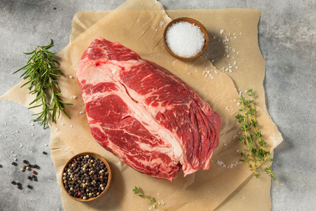 Barbecue : à quel moment saler sa viande ? Un Meilleur Ouvrier nous livre sa méthode infaillible (que vous ne connaissez sûrement pas)