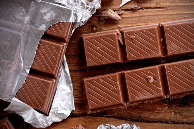 L'aluminium protège le chocolat. Adobestock