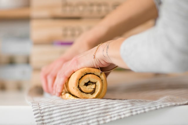 Fini la génoise qui casse : voici la recette magique pour une bûche parfaite