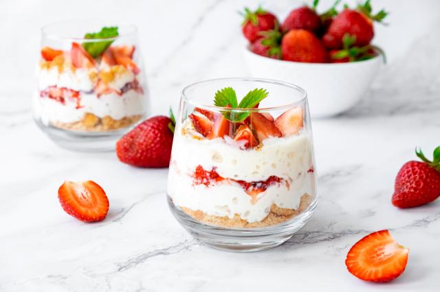 Tiramisu citron et fraises : voici la recette de ce délice d’été de Cyril Lignac dans Tous en cuisine