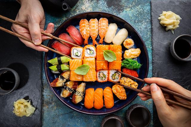 “Si vous le trempez côté riz…” : une experte dévoile les 5 règles d’or pour enfin déguster les sushis correctement