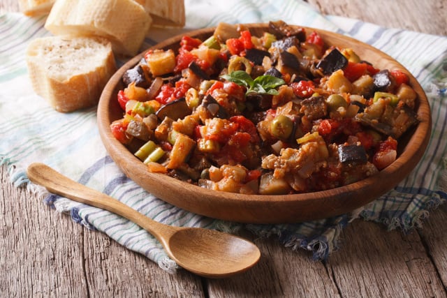 Caponata sicilienne. Adobestock