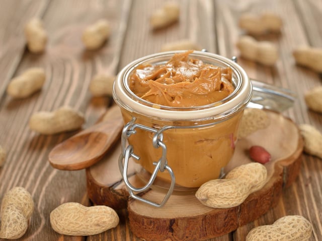 3 min et moins de 3 € : l'astuce géniale d'un chef pour faire son beurre de cacahuète maison